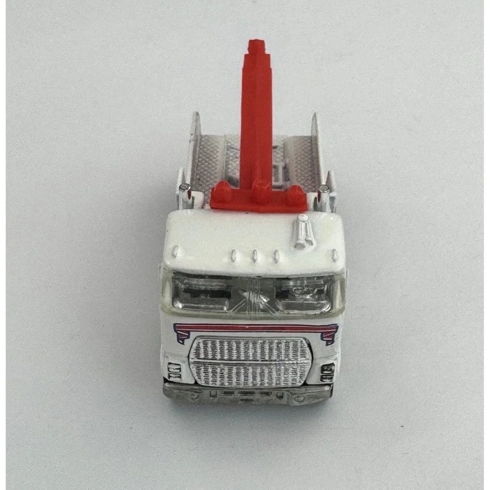 Hot Wheels 1981 Heavyweights Steves 24‎ Hour Towing Truck White Vintage Diecast